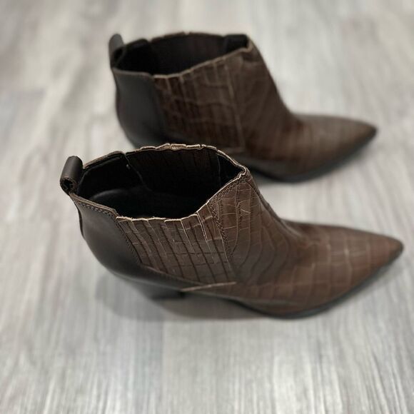 Marc Fisher Brown Faux Croc Ankle Boot 7.5 - Picture 3 of 5